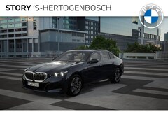 BMW 5-serie - 520i High Executive M Sport Automaat / Trekhaak / Adaptieve LED / Parking Assistant Plus /