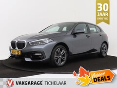 BMW 1-serie - 118i Executive Edition | Trekhaak | Org NL | 1e Eig | Sportstoelen | Camera | Digital Cock