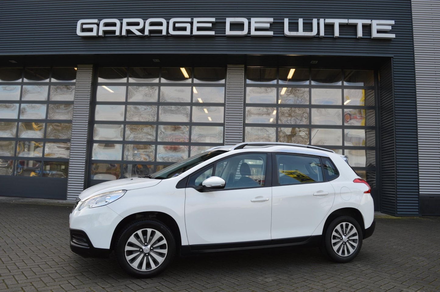 Peugeot 2008 - 1.2 VTi Access automaat - AutoWereld.nl