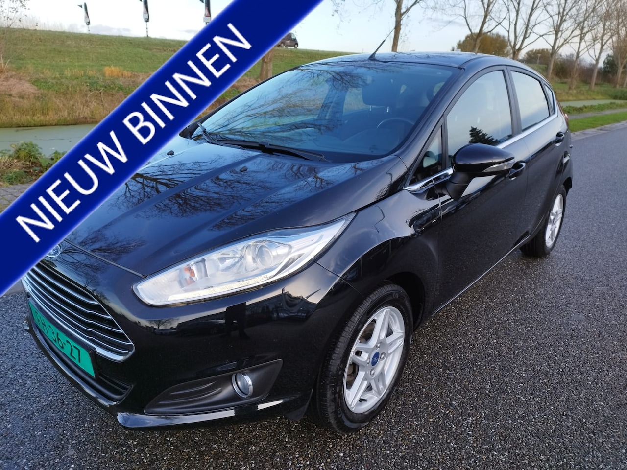 Ford Fiesta - 1.0 Titanium ** 5 DRS Airco ** NW Model ** Bluetooth ** LM velgen - AutoWereld.nl