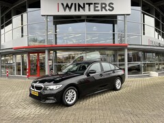 BMW 3-serie - 320i High Executive Edition Navi+Bluetooth Camera LED PDC Stoelverw. 16''LMV