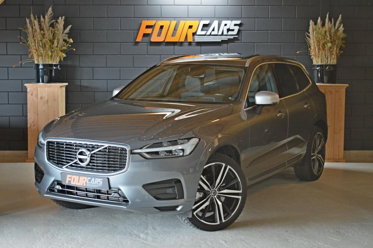 Volvo XC60 - 2.0 T5 AWD Inscription | R-Design | 2018 | 65.000KM | Panoramadak | Trekhaak | PDC | Lane - AutoWereld.nl