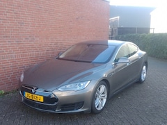 Tesla Model S - motors 70D Base