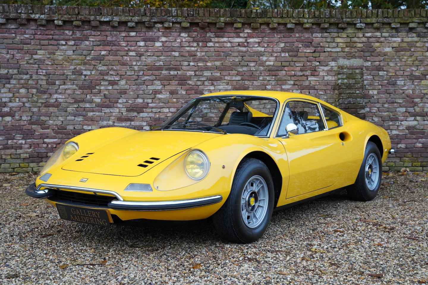 Ferrari 246 - GT Dino "M" Series ,Matching Numbers, Three owners, "Pozzi" delivered Dino, original "Gial - AutoWereld.nl