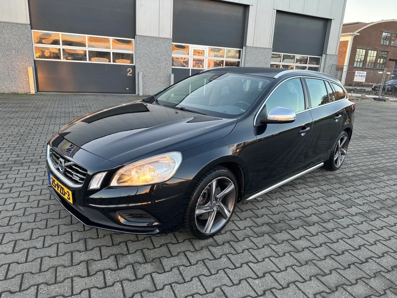 Volvo V60 - V60-2.0 R-DESIGN - AutoWereld.nl