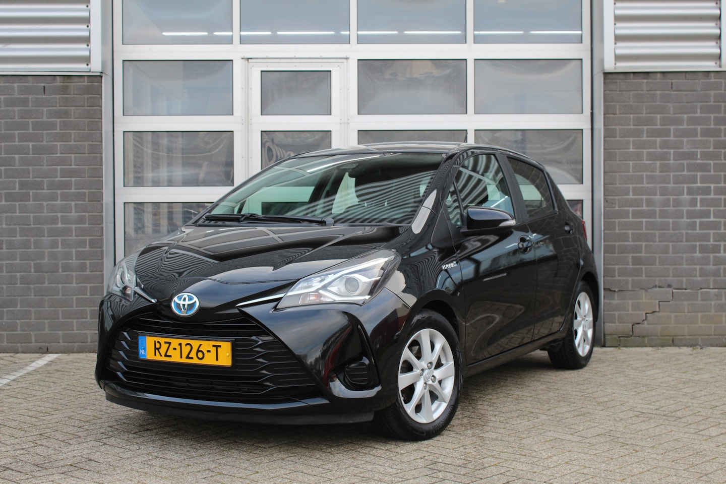 Toyota Yaris - 1.5 Hybrid Aspiration / Camera / Navigatie / N.A.P. - AutoWereld.nl