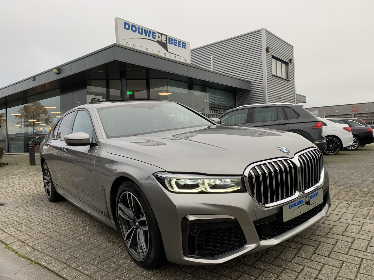 BMW 7-serie - 745e Hybrid M sport High Executive schuif/dak, leer, comfort stoelen etc. - AutoWereld.nl