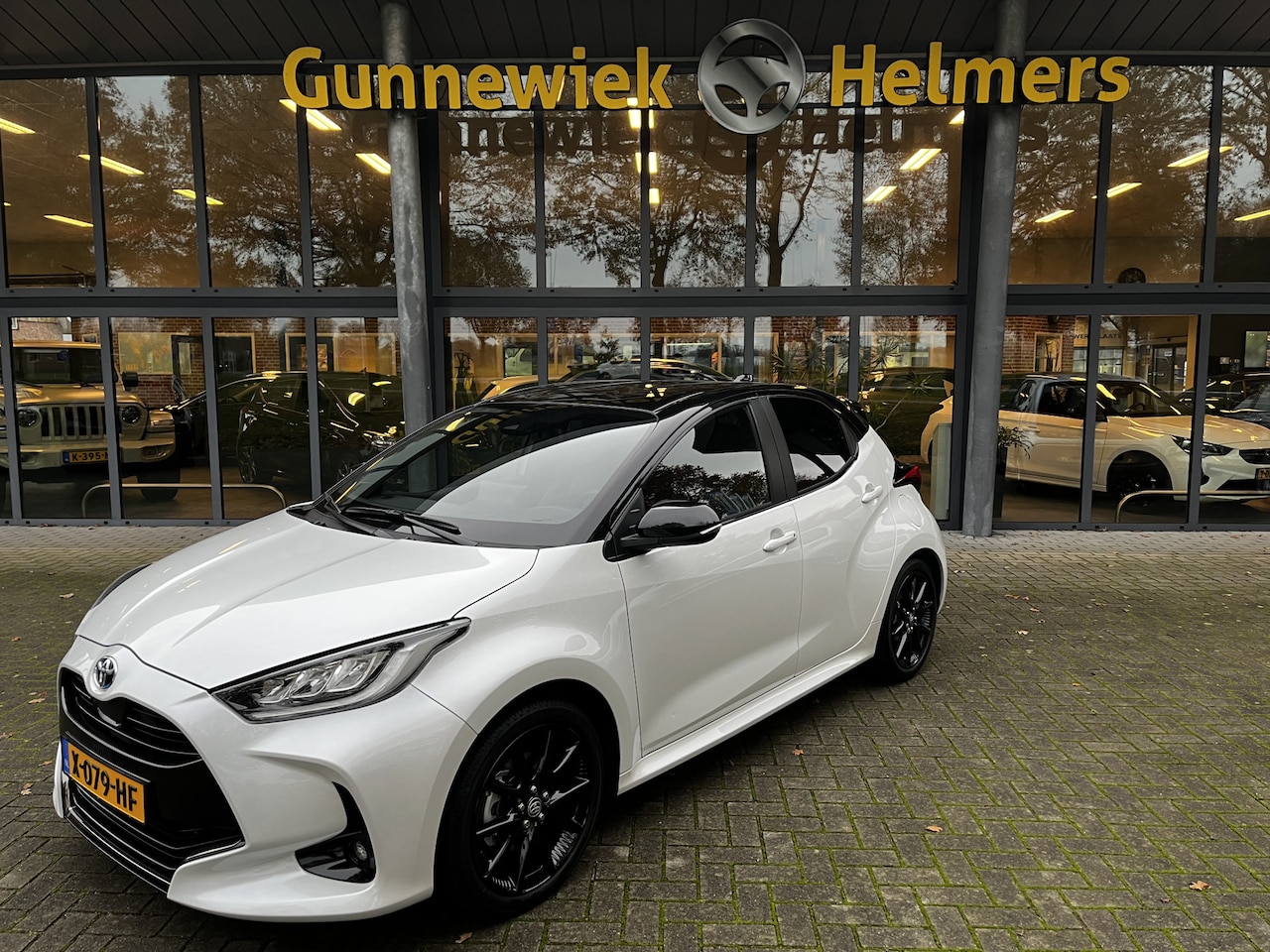 Toyota Yaris - 1.5 Hybrid Executive | FULL LED | CAMERA | CARPLAY | STOELVERWARMING - AutoWereld.nl