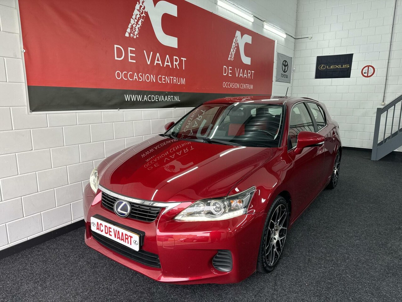 Lexus CT 200h Hybrid NAVI/LED/CAMERA/TREKHAAK/NAP 2012 Hybride Occasion te koop op AutoWereld.nl