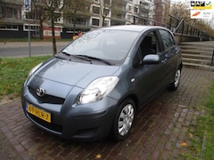 Toyota Yaris - 1.3 VVTi Aspiration//AIRCO//MET BOEKJES//