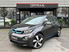 BMW i3 - Basis Comfort 22 kWh 170PK I Schuifdak I Camera I Warmtepomp I Navi I Stoelverwarming I NL