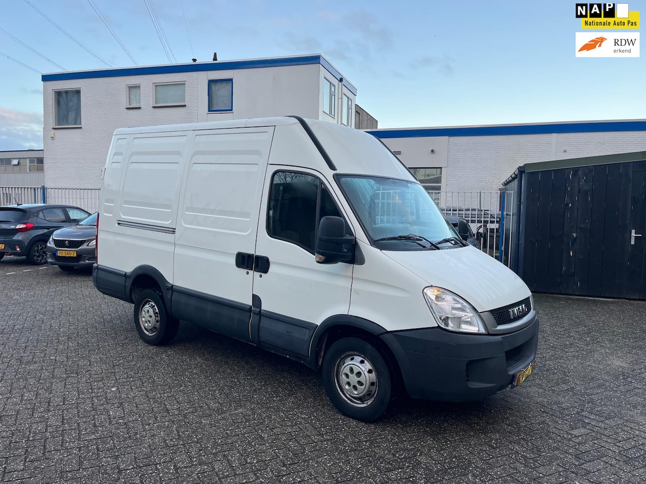 Iveco Daily - 35 S 13V 300 H2 L 35S13V 300 H2 L - AutoWereld.nl