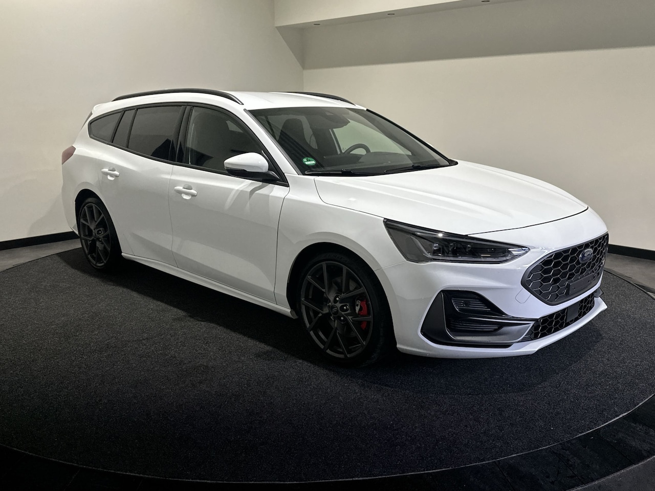 Ford Focus Wagon - 2.3 EcoBoost ST-3 / Ford Performance / Navigatie / Voorruit Verwarming / - AutoWereld.nl