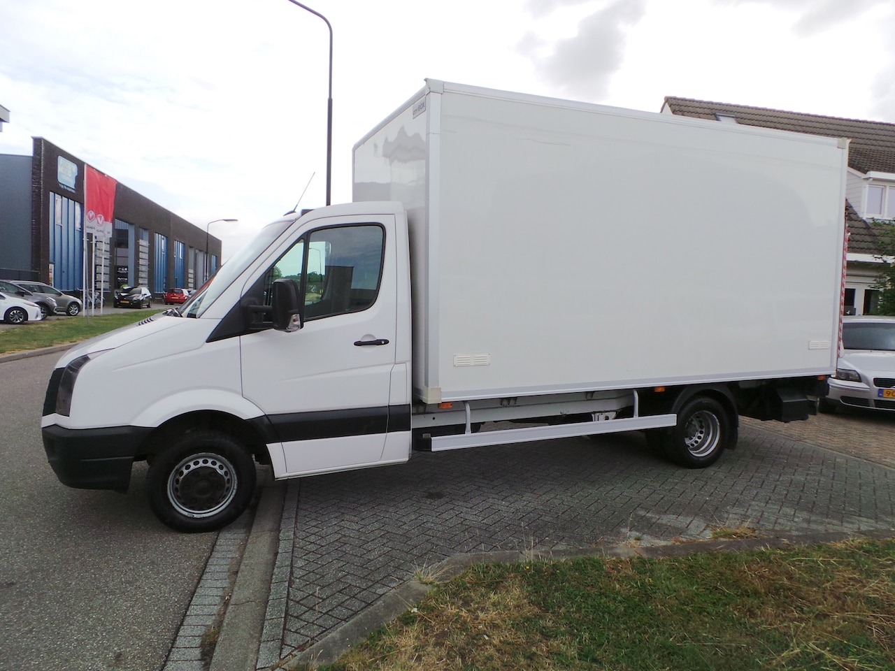 Volkswagen Crafter - 46 2.0 TDI 136pk Bakwagen+Laadklep Airco L430cm B210cm H215cm - AutoWereld.nl