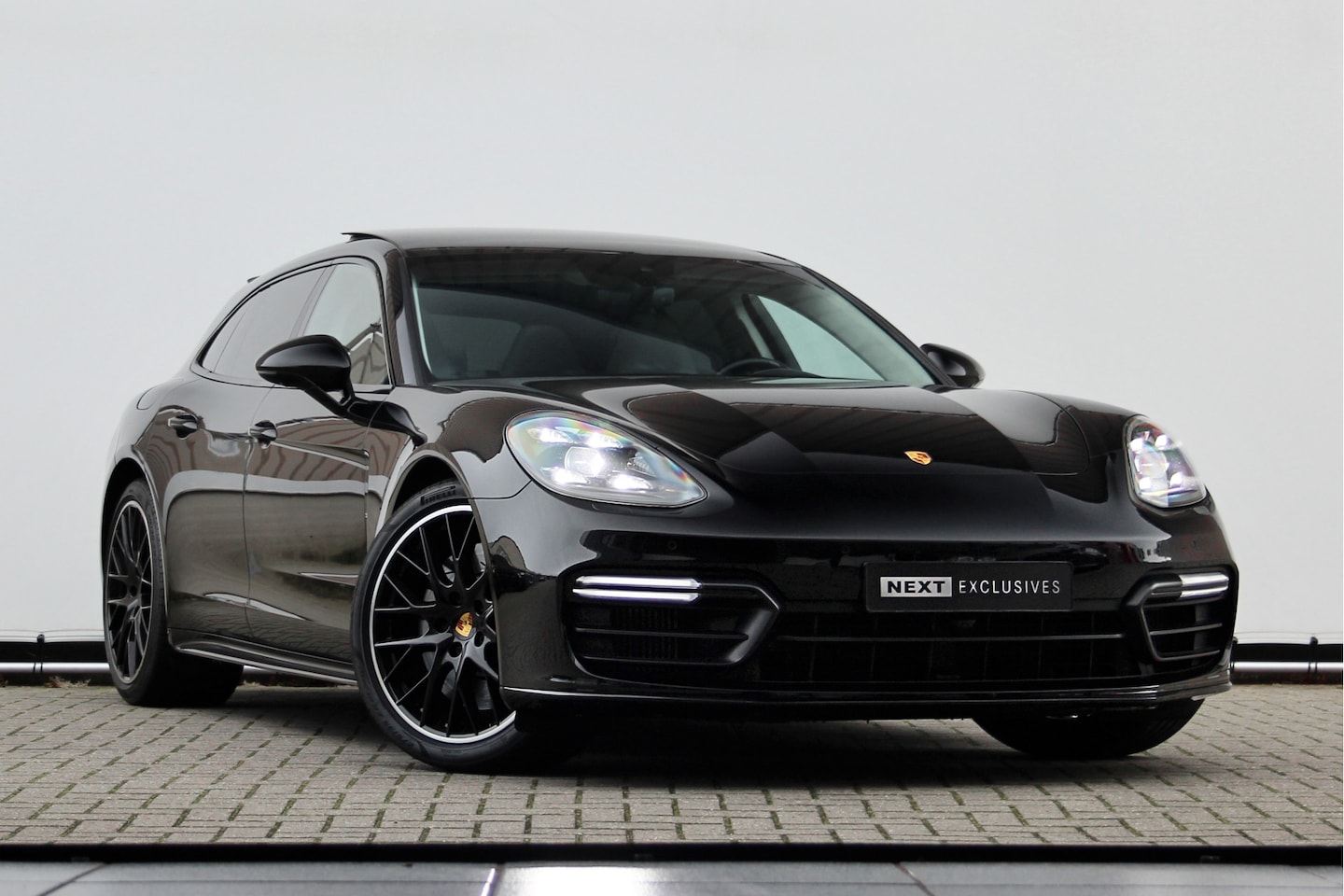 Porsche Panamera Sport Turismo - Sport Turismo 4.0 Turbo €90.500,- export | BTW-auto | Massage | Top View - AutoWereld.nl