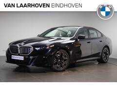 BMW 5-serie - 520i M Sport Automaat / Panoramadak / Parking Assistant Professional / Stoelventilatie / A