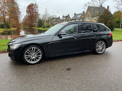 BMW 3-serie Touring - 330d High Executive M-pakket AUT PANO Sapph zwart met.