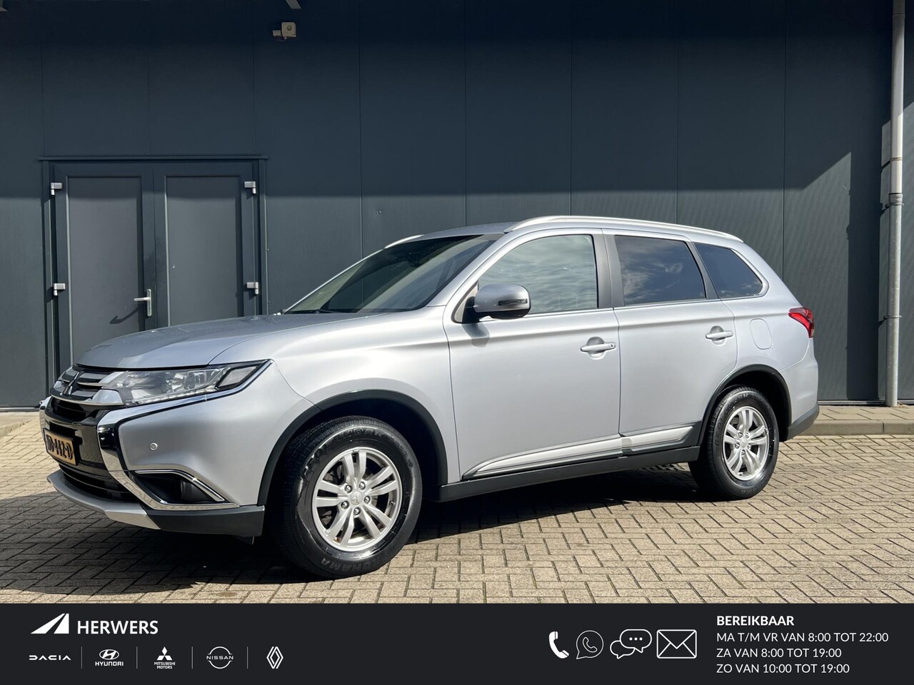 Mitsubishi Outlander - 2.0 Business Edition / Automaat / Trekhaak / Navigatie / Cruise Control / Climate Control - AutoWereld.nl