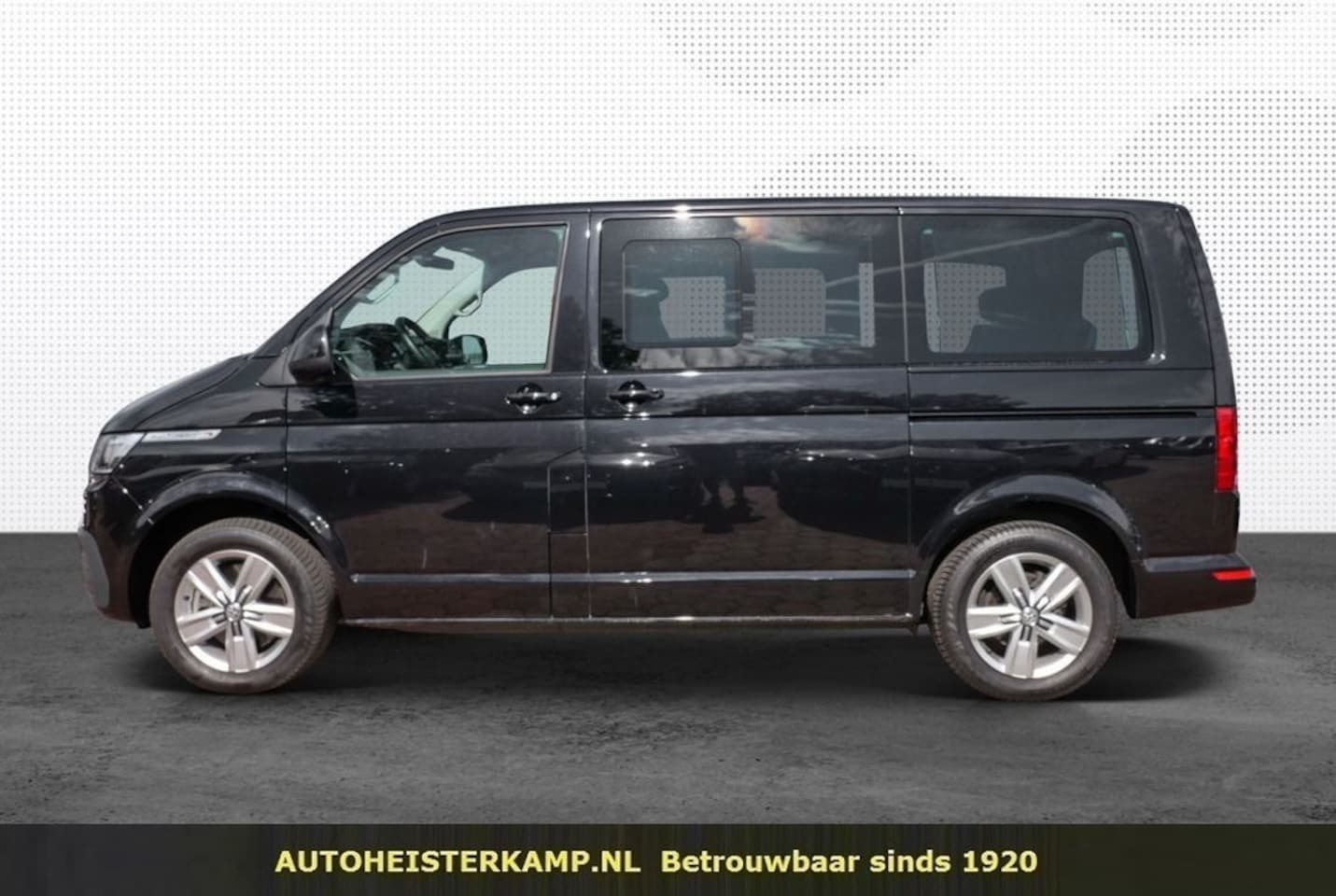 Volkswagen Multivan - 6.1 Comfortline Grijs Kenteken 2.0 TDI 204 PK DSG 2 EL. Schuifdeuren Trekhaak Leer Navi - AutoWereld.nl