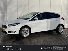 Ford Focus - 1.5 Titanium / Navigatie / Lichtmetalen Velgen / Bluetooth / Airco / Parkeersensoren /