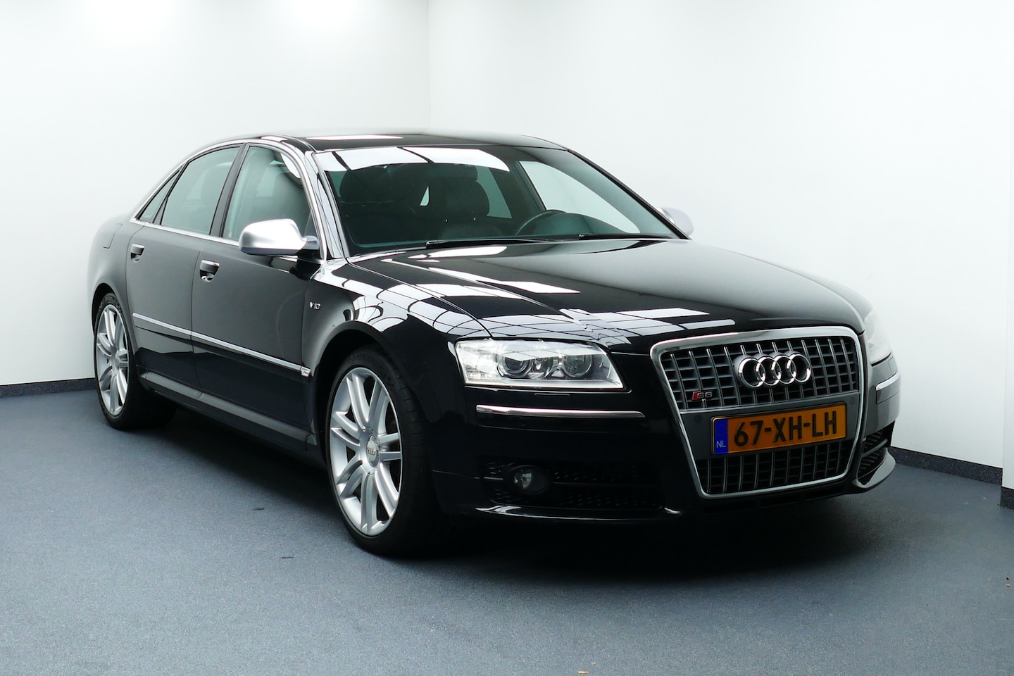 Audi S8 - 5.2 V10 Pro Line NL Auto. Leer/Alcantara, Bose, 20"LMV, Stoelverw, Trekhaak Afn - AutoWereld.nl