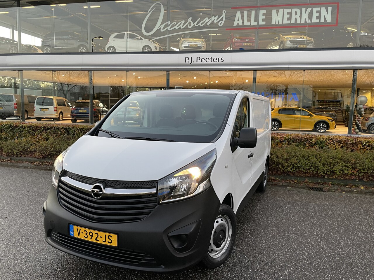 Opel Vivaro - 1.6 CDTI L1H1 Selection Airco - Cruise control - Radio/MP3 - USB/AUX- MF Stuurwiel - Trekh - AutoWereld.nl