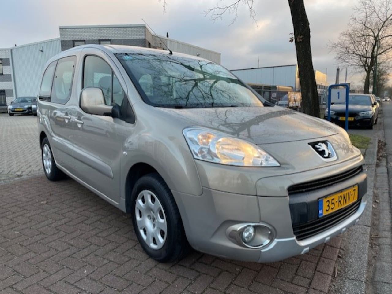 Peugeot Partner Tepee - 1.6 VTi XT 5 Persoons Aico, 2 Schuifdeuren - AutoWereld.nl