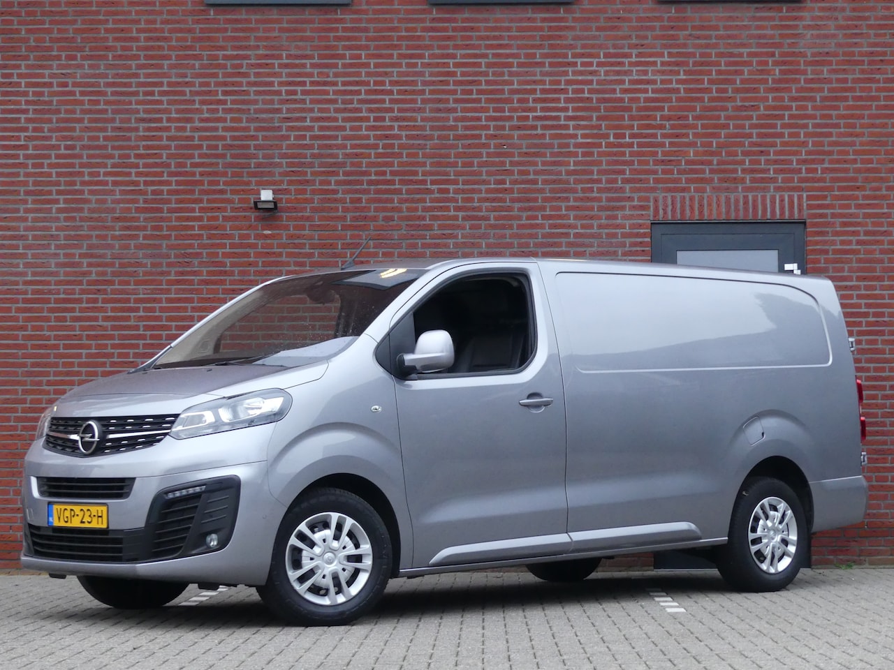 Opel Vivaro - 2.0 CDTI L2 Innovation Trekhaak/Camera/PDC - AutoWereld.nl