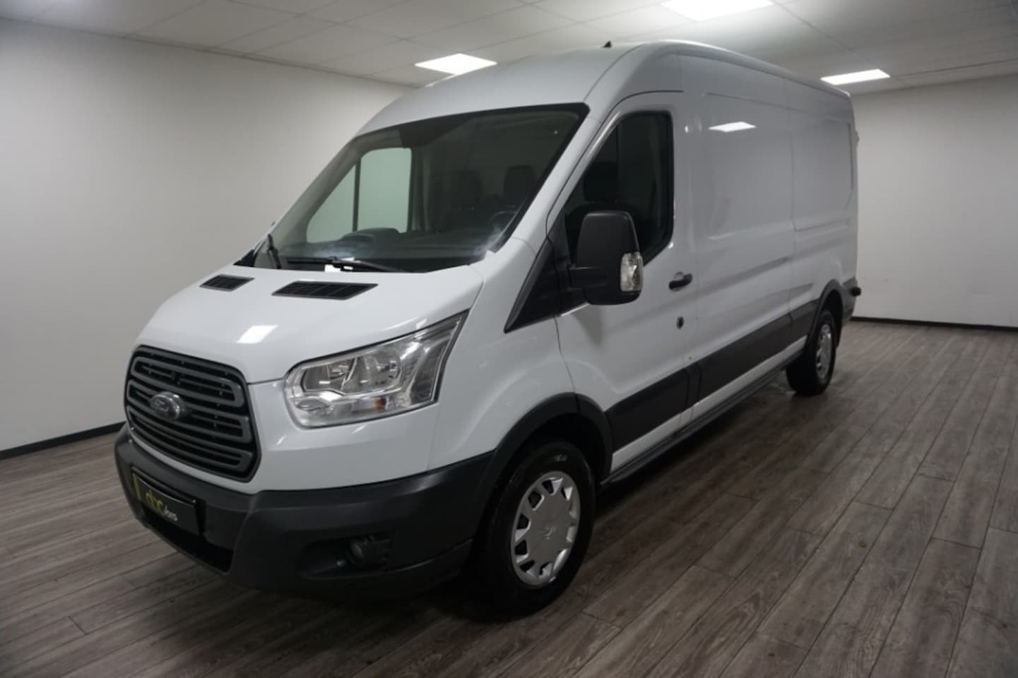 Ford Transit - 2.0 TDCI 130 PK L3H2 TREND/ 3 PERSOONS/ AIRCO - AutoWereld.nl