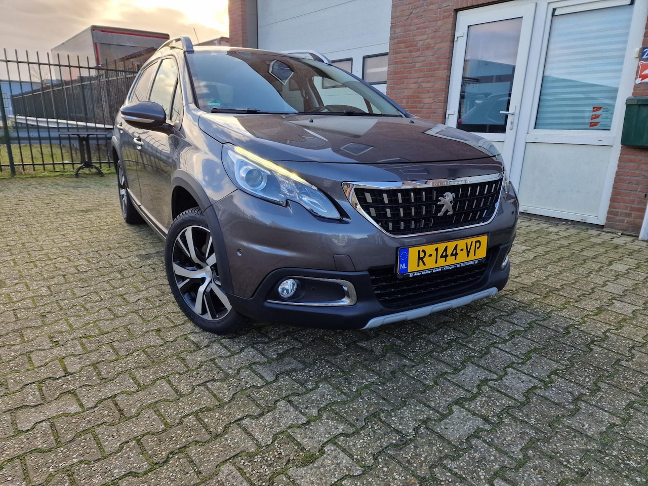 Peugeot 2008 - 1.2 PureTech Allure 1.2 PureTech Allure - AutoWereld.nl