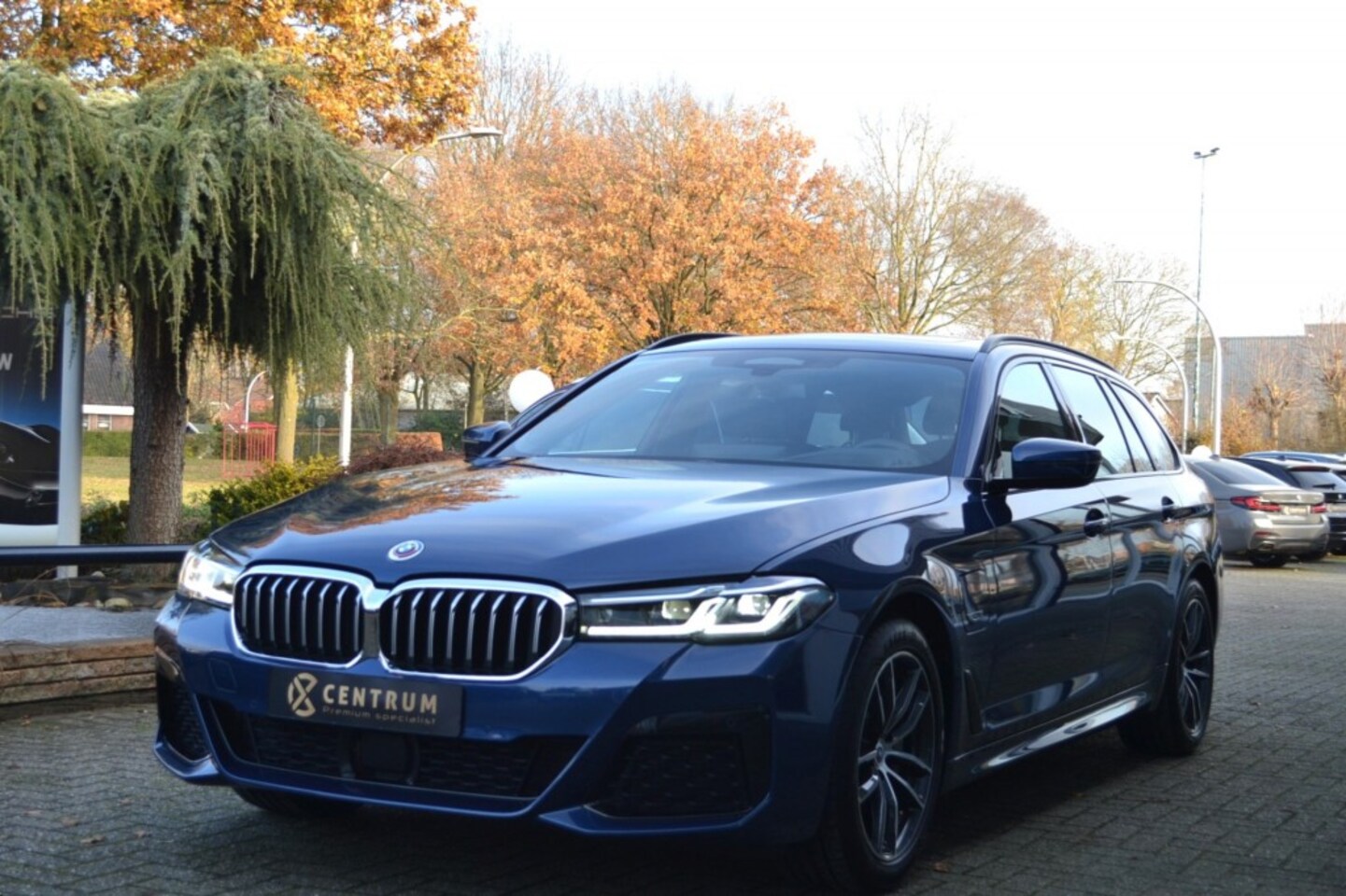 BMW 5-serie - 530e xDrive M-Sport Pano - Trekhaak - Full Option - AutoWereld.nl