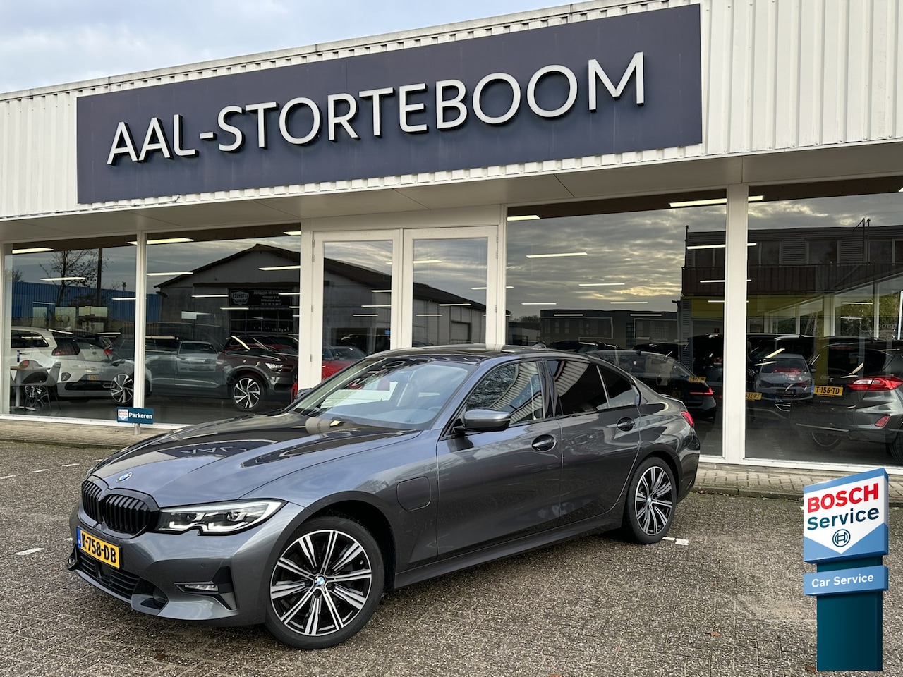 BMW 3-serie - 330e High Executive | LED | Schuif-kanteldak | Apple Carplay | Adapt. Cruise | PDV v+a inc - AutoWereld.nl