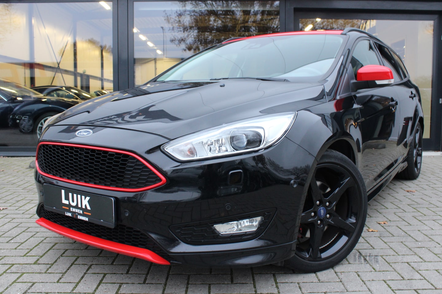 Ford Focus Wagon - 1.5 EcoBoost Titanium ST-LINE 183pk + DEALERONDERHOUDEN +XENON + NAVIGATIE + LM VELGEN - AutoWereld.nl