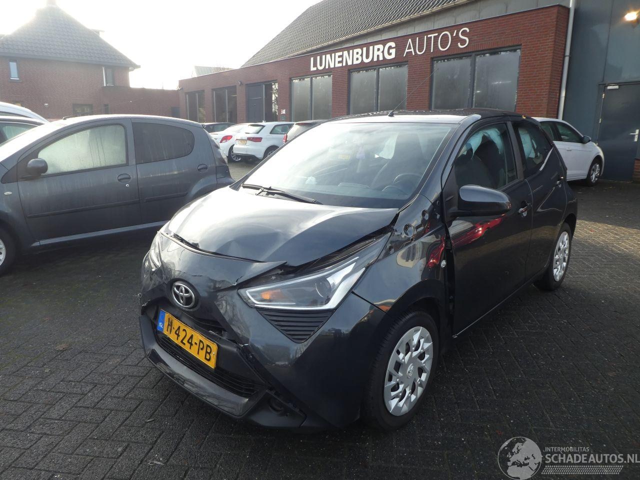 Toyota Aygo - 1.0 VVT-i x-play Airco - AutoWereld.nl