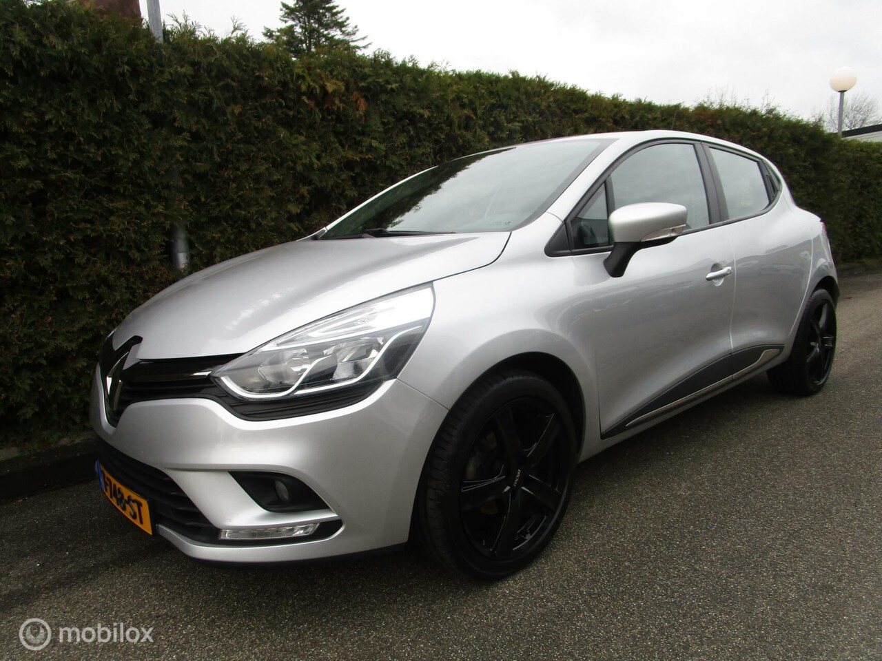 Renault Clio - 0.9 TCe 5-DEURS - Navigatie - Stoelverwarming - AutoWereld.nl