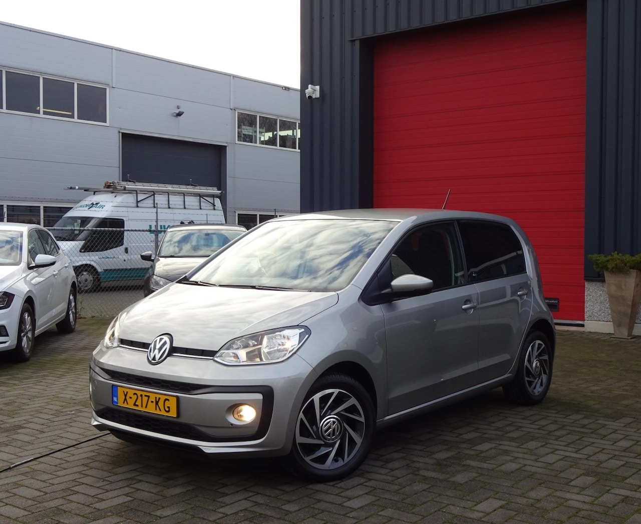 Volkswagen Up! - 1.0 BMT high up! Sound-Uitvoering - AutoWereld.nl