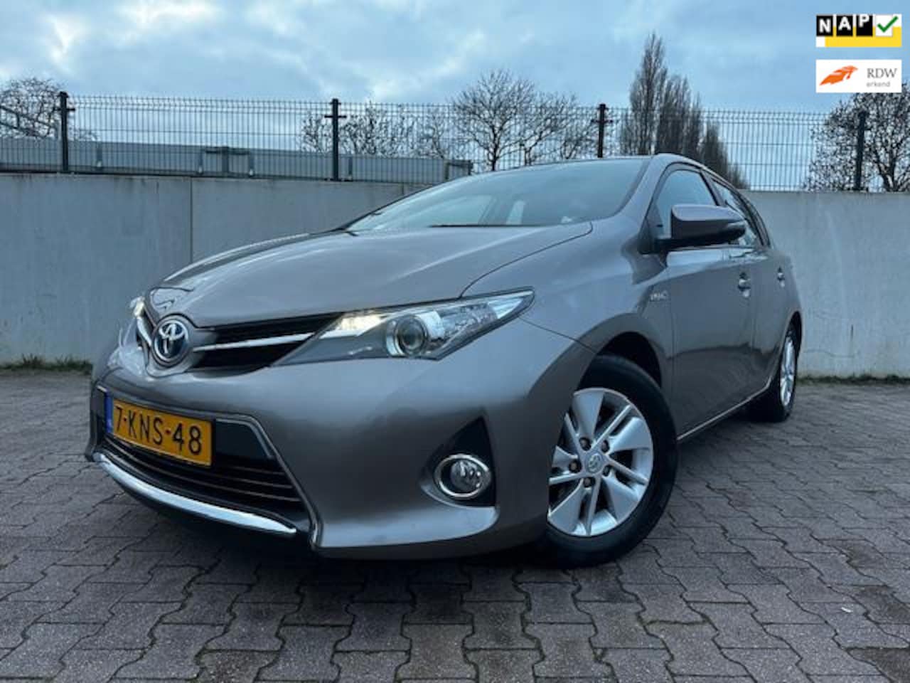 Toyota Auris - 1.8 Hybrid Aspiration/101538 KM NAP/VOLLEDIG DEALER ONDERHOUDEN/ZEER NETTE AUTO/ - AutoWereld.nl