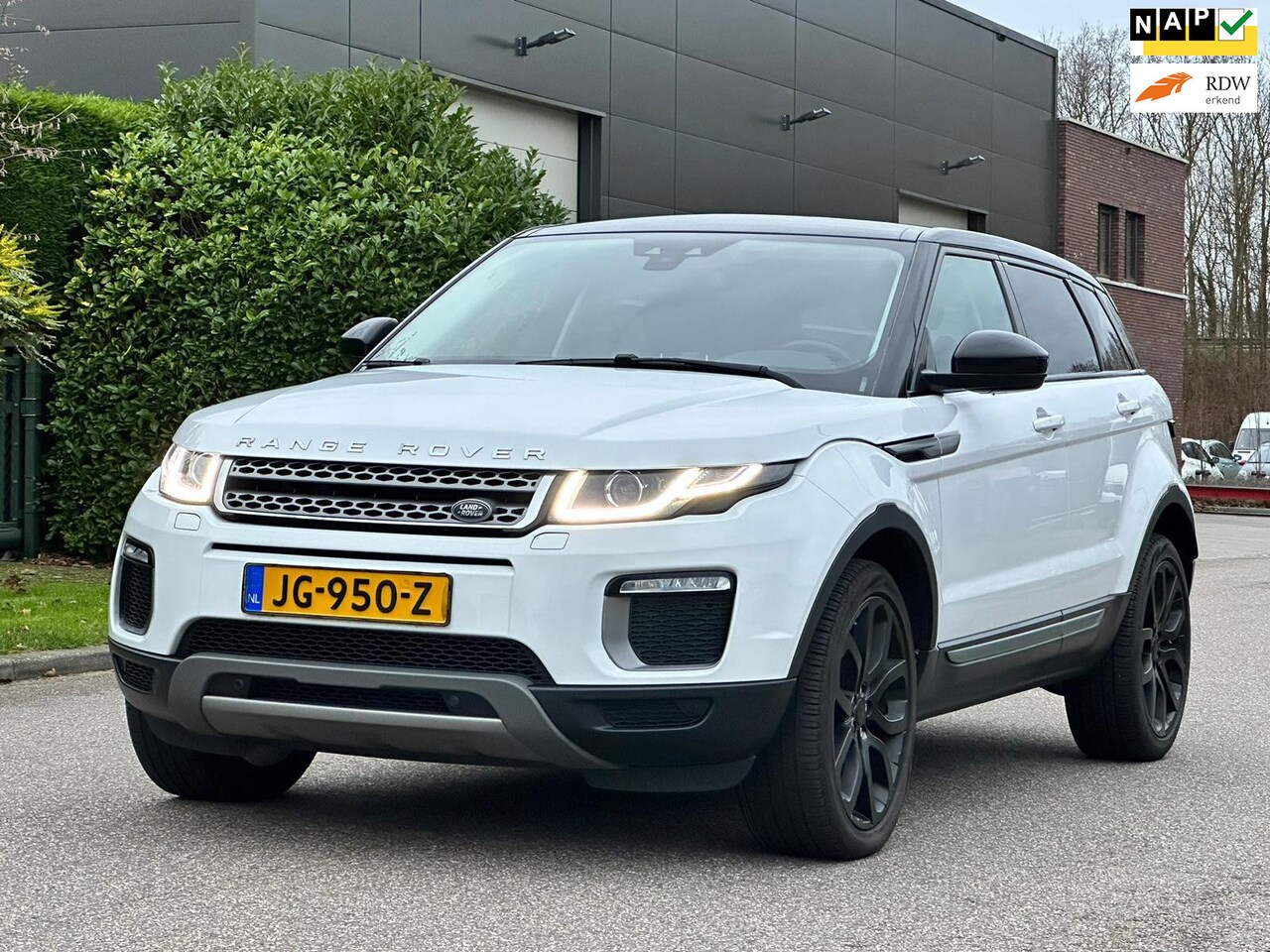 Land Rover Range Rover Evoque - 2.0 TD4 SE Dynamic AUT*Camera*Pano*Navi*Cruise*Clima*NAP*LM velgen*APK* - AutoWereld.nl