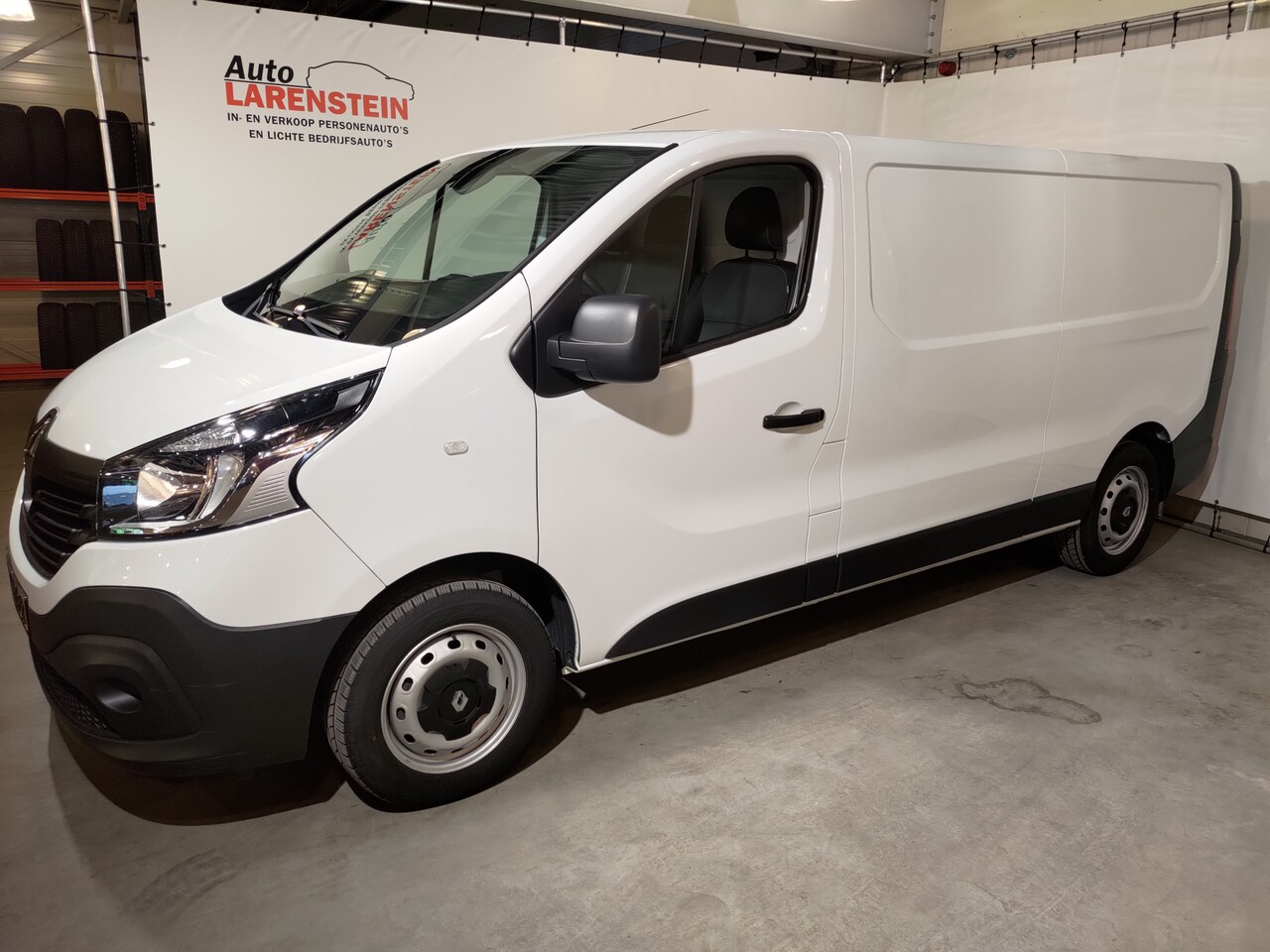 Renault Trafic - 1.6 dCi 125pk T29 L2H1 92kw 3 Pers. Comfort Energy Airco / Navi / Camera / Trekhaak - AutoWereld.nl