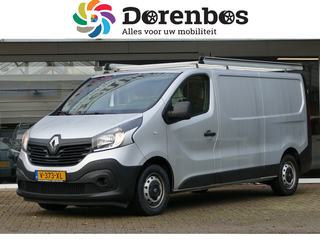 Renault Trafic - 1.6 dCi T29 L2H1 125pk | airco | navigatie | trekhaak | laadruimte betimmerd - AutoWereld.nl