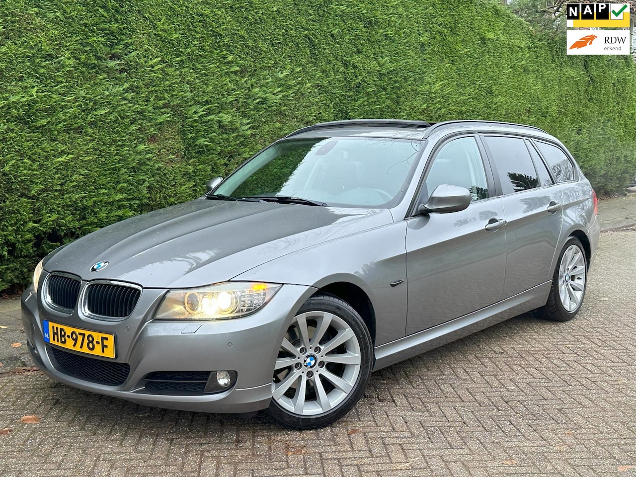 BMW 3-serie Touring - 318i /XENON/PANO/S-VERWRMNG/NAVI/CRUISE!/ - AutoWereld.nl