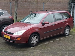 Ford Focus Wagon - 1.6-16V Ambiente