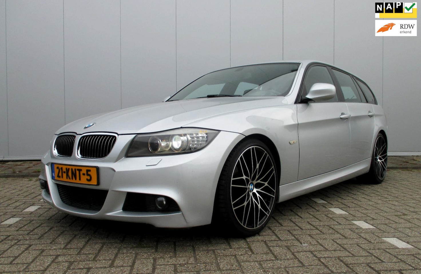 BMW 3-serie Touring - 325i 3.0 Business Line M-Sport automaat / F1-schakelflippers - AutoWereld.nl