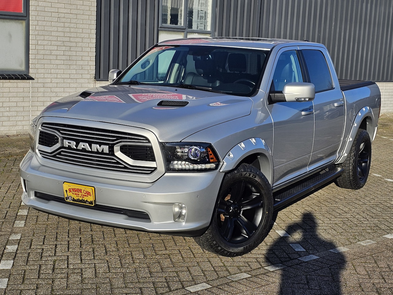 Dodge Ram 1500 - SPORT CREW CAB 4X4 5,7 LTR V8 AUT. LUCHTVERING - AutoWereld.nl