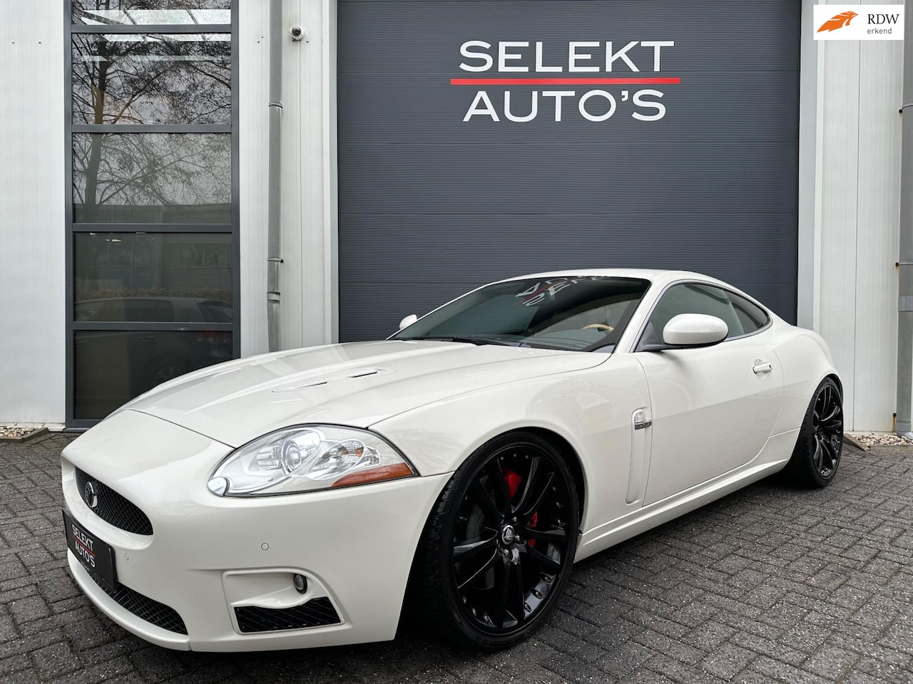 Jaguar XKR - 4.2 V8 Coupé 416 Pk Supercharged Youngtimer Navi/Alpine/Bluetooth/Key Less/Climate/20 Inch - AutoWereld.nl