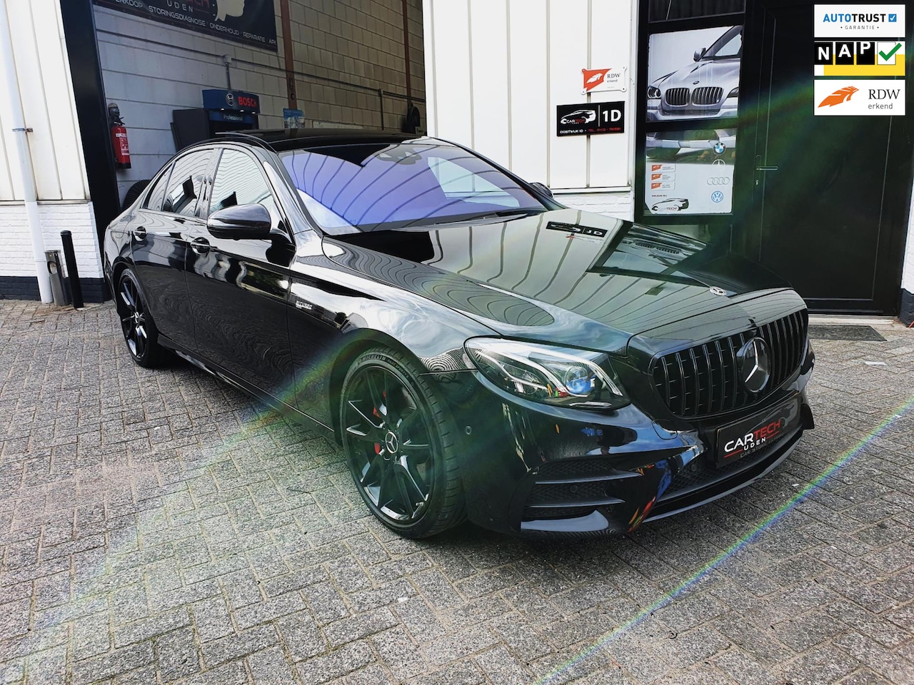 Mercedes-Benz E-klasse - 43 AMG 4Matic Prestige Plus 500PK Black Edition Panodak 20Inch - AutoWereld.nl