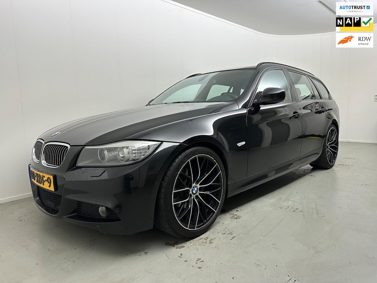 BMW 3-serie Touring - 318i Corporate Lease M Sport Edition # Alcantara # Nap # Dealer onderhouden # 19 Inch - AutoWereld.nl