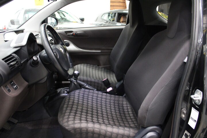 Toyota iq sale isofix