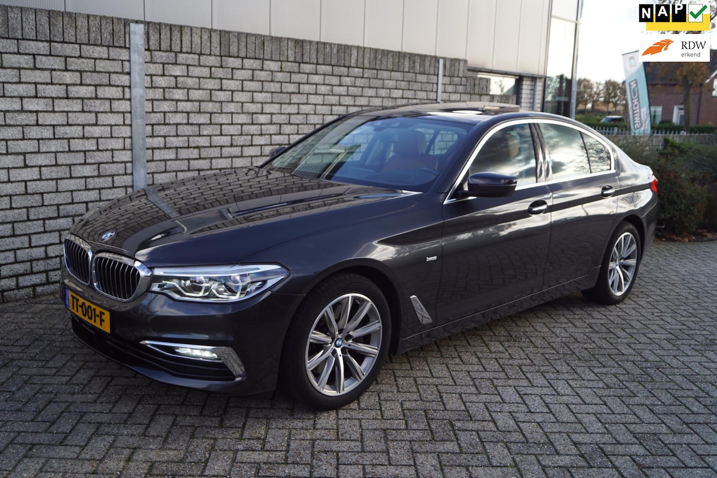 BMW 5-serie - 540i xDrive High Executive Autom Leder Schuifkdak Head-Up Navi Camera Adaptieve Cruise 2x - AutoWereld.nl