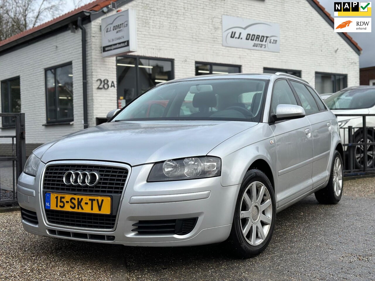 Audi A3 Sportback - 1.6 Attraction Automaat,Cruise,clima. - AutoWereld.nl